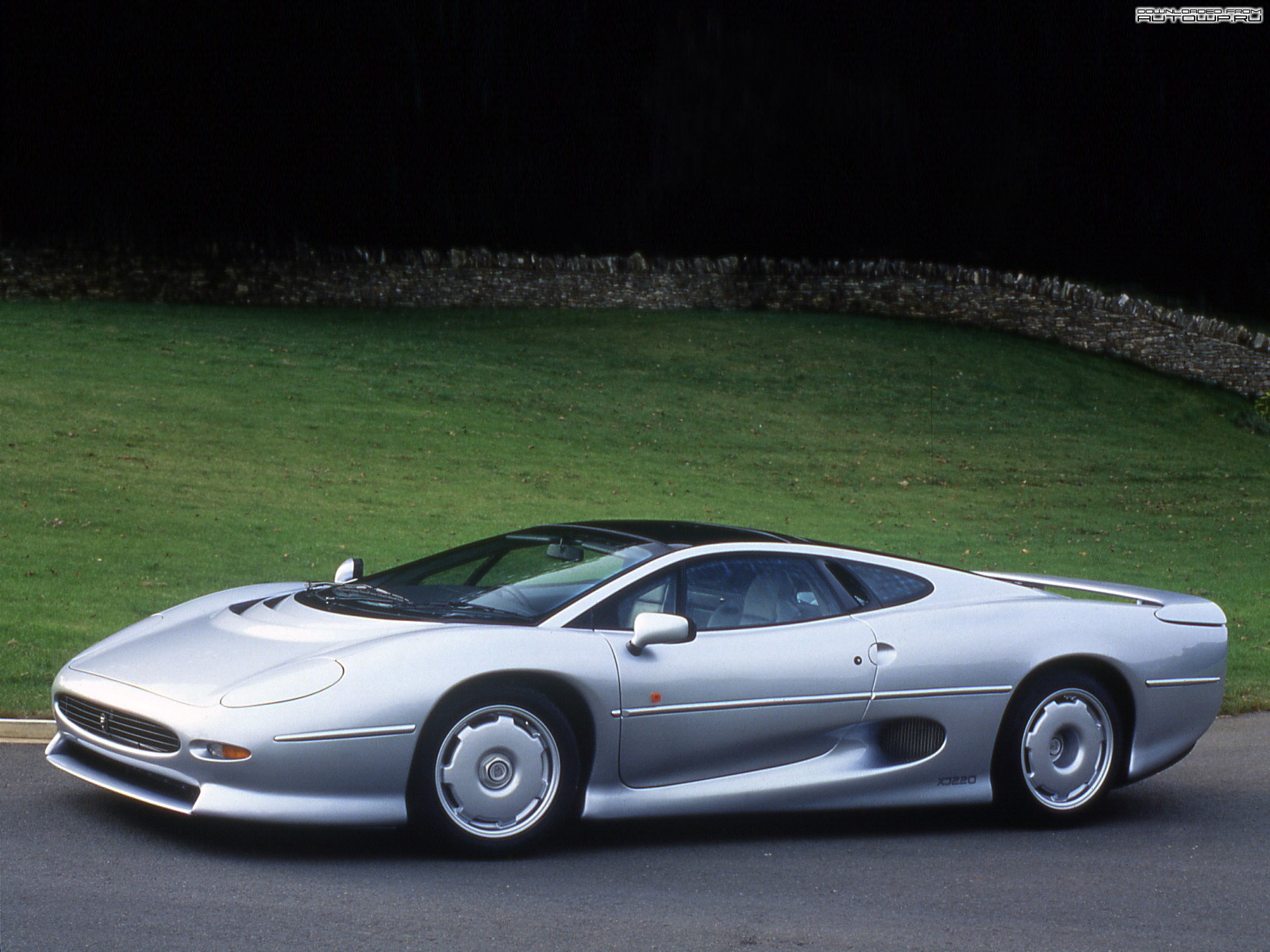 Jaguar XJ220
